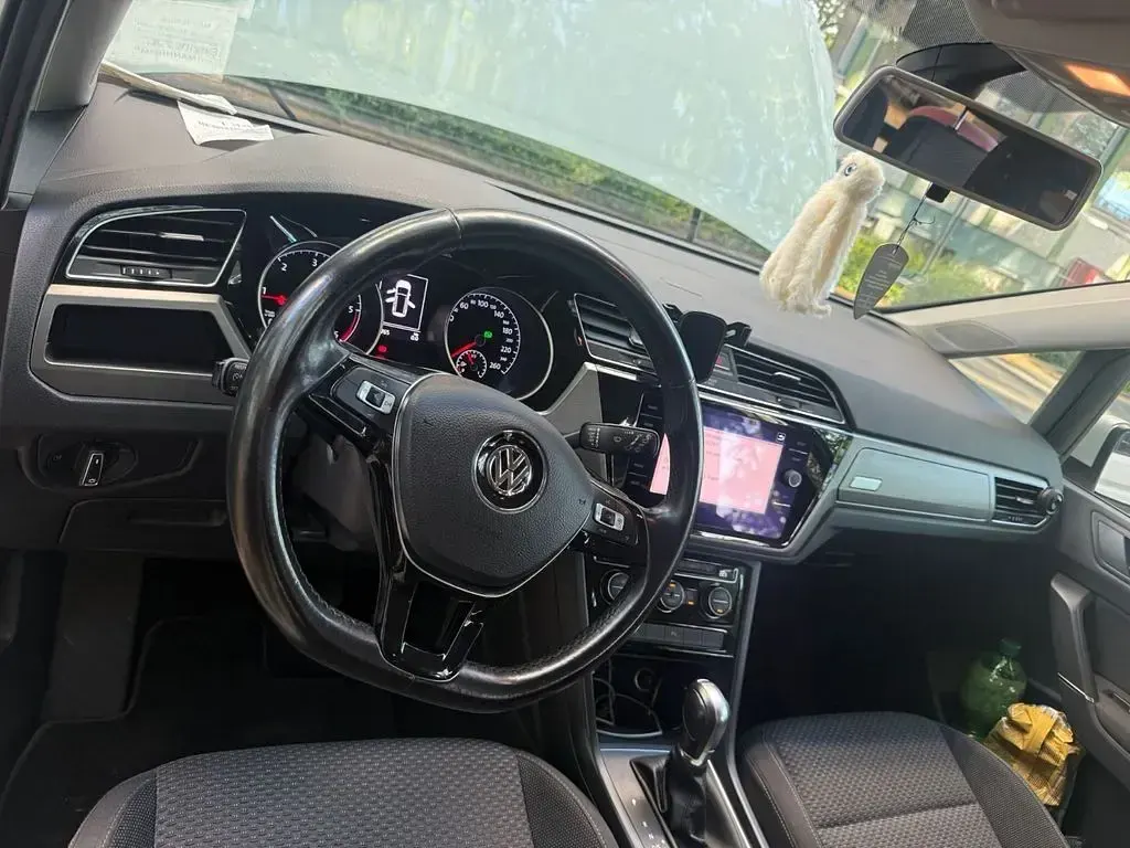 Gebraucht VW Touran Comfortline 116 PS (85 kW) 2019 Weiß Van / Kleinbus