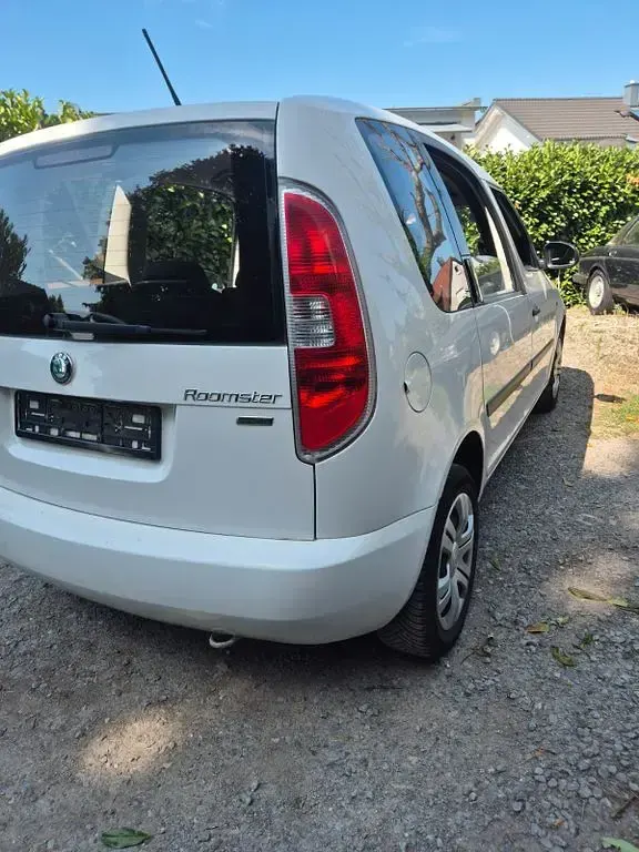 Gebraucht Skoda Roomster Plus Edition 86 PS (63 kW) 2011 Weiß Van / Kleinbus