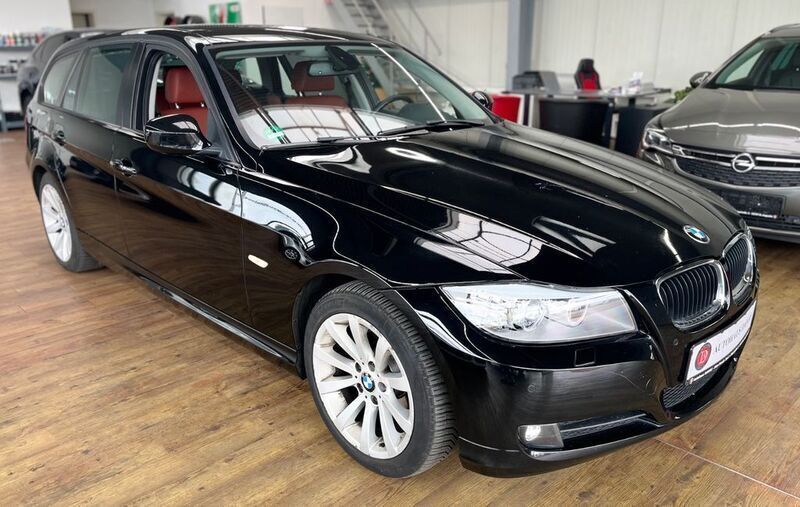 Schwarz Gebraucht 2012 BMW 318 Comfort Edition Kombi | 8.990 € (Fairer Preis) - Bild 1/4