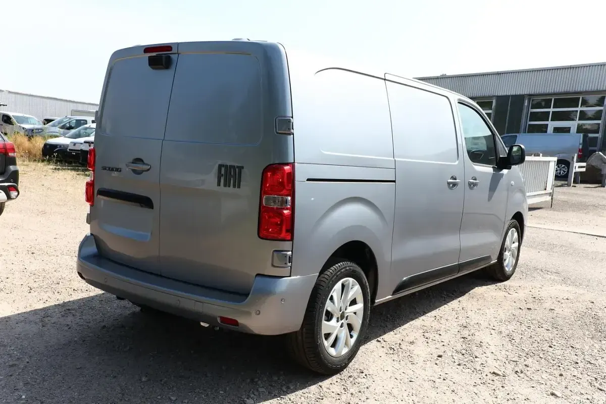 Neu Fiat Scudo 177 PS (130 kW) 2025 Colosseograu metallic Van