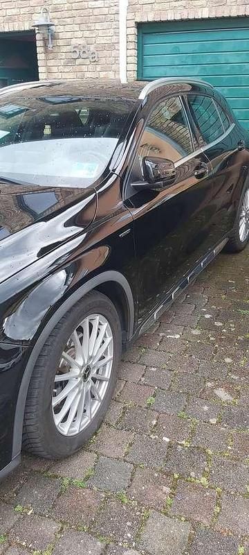 Gebraucht Mercedes GLA220 177 PS (130 kW) 2017 Schwarz SUV