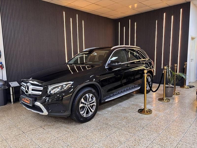 Schwarz Gebraucht 2018 Mercedes GLC220 Limousine | 27.950 € (Superpreis) - Bild 1/4