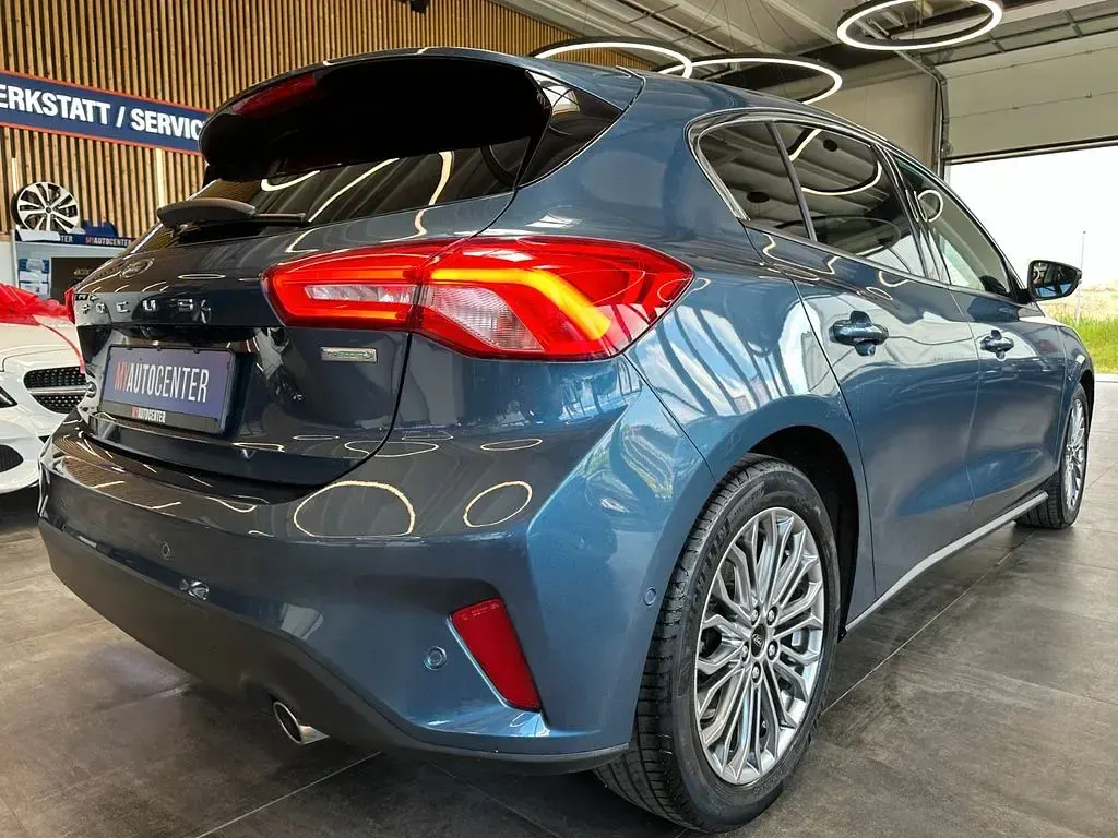 Gebraucht Ford Focus Titanium 125 PS (91 kW) 2018 Blau Limousine