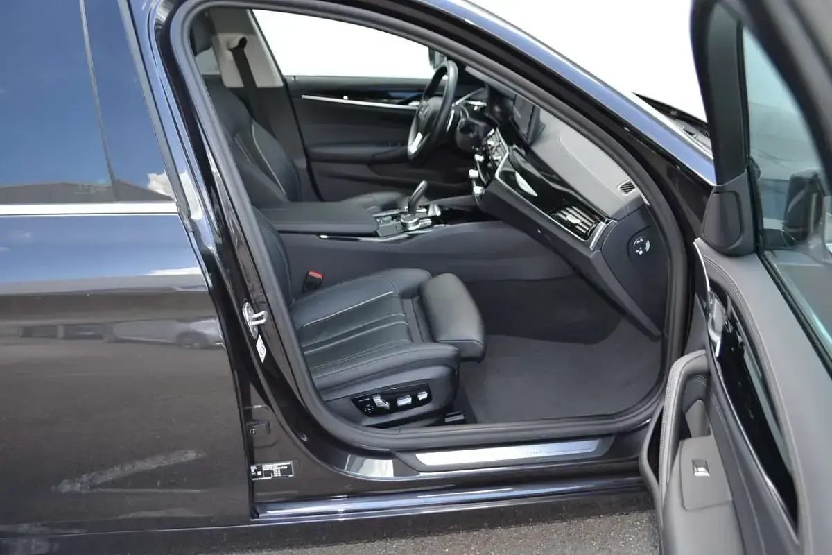 Gebraucht BMW 530 Luxury Line 286 PS (210 kW) 2023 Sophistograu brillanteffekt Kombi