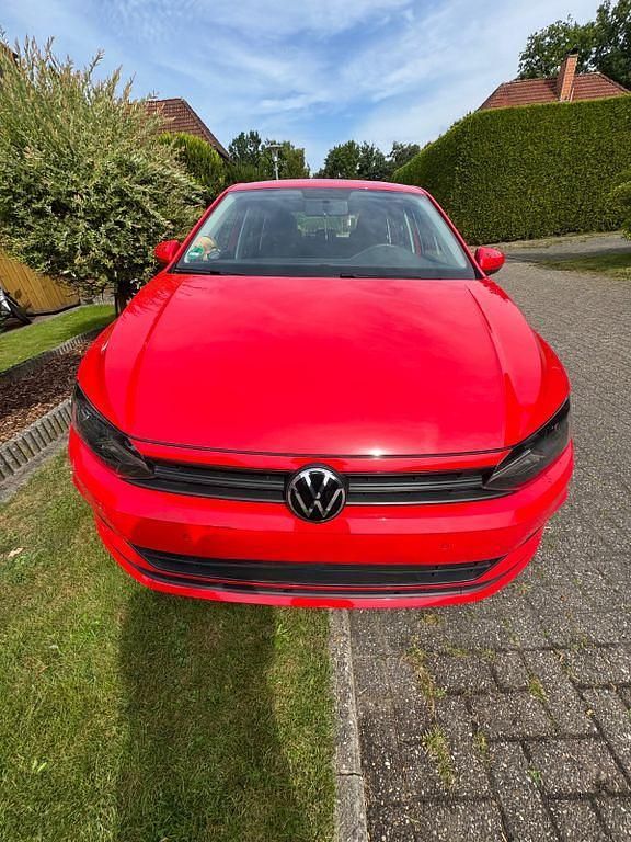 Rot Gebraucht 2021 VW Polo Trendline Limousine | 13.400 € (Guter Preis) - Bild 1/4