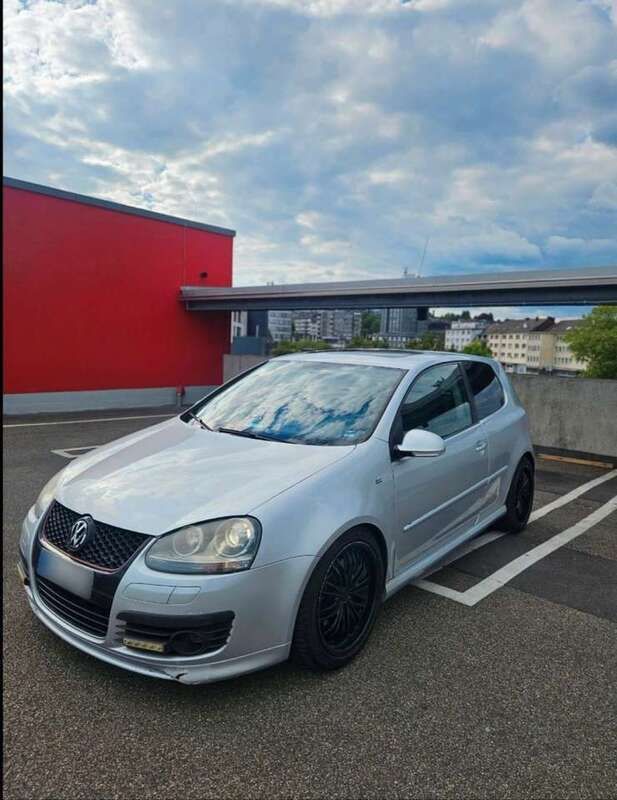 Grau Gebraucht 2007 VW Golf V R-line Limousine | 2.300 € - Bild 1/4