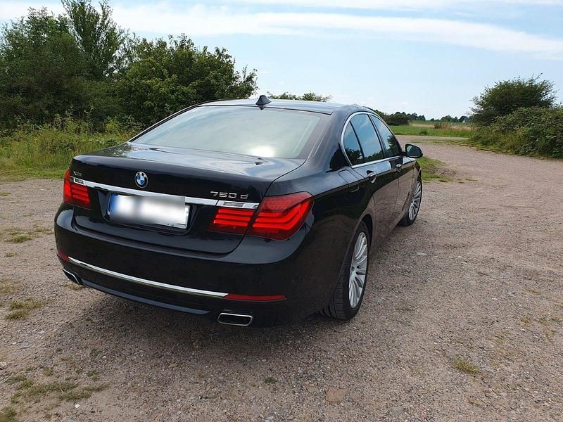 Gebraucht BMW 750 381 PS (280 kW) 2015 Schwarz Limousine