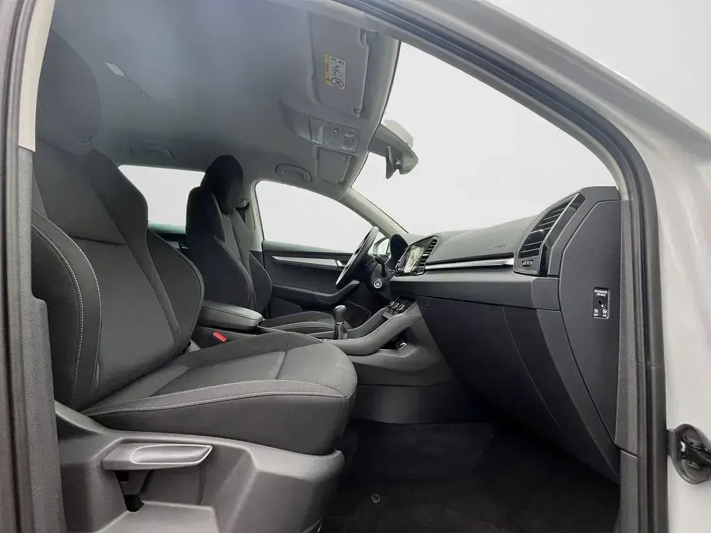 Gebraucht Skoda Karoq Tour 116 PS (85 kW) 2025 Moonweiß perleffekt (metallic) SUV