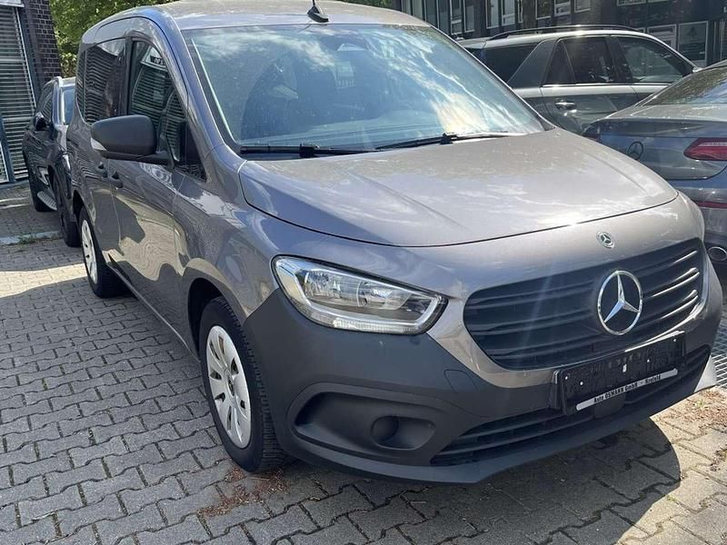 Grau Gebraucht 2023 Mercedes Citan 110 Kombi | 19.950 € (Fairer Preis) - Bild 1/4