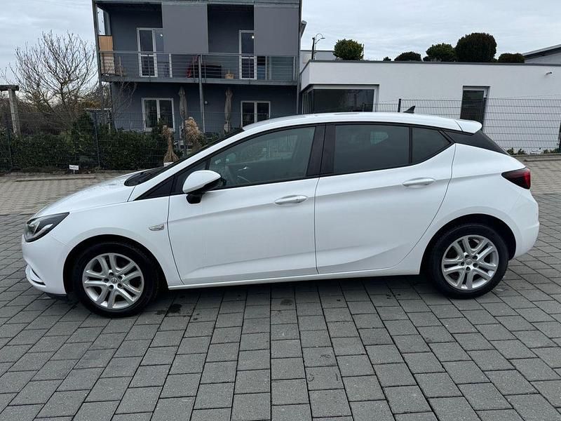 Gebraucht Opel Astra Edition 110 PS (80 kW) 2018 Weiß Limousine