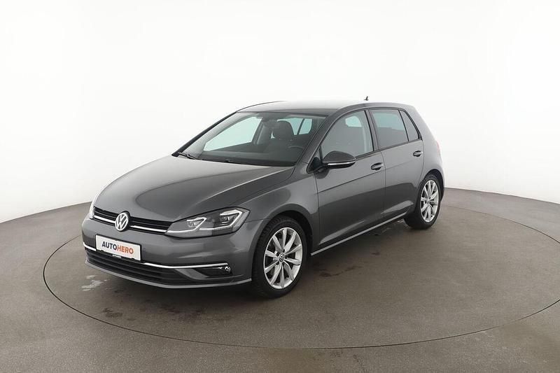 Grau Gebraucht 2018 VW Golf VII Highline Limousine | 17.790 € (Etwas zu teuer) - Bild 1/3
