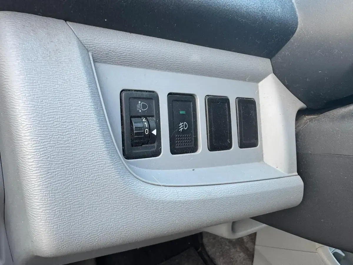 Gebraucht Nissan Pixo 68 PS (50 kW) 2010 Schwarz Kleinwagen