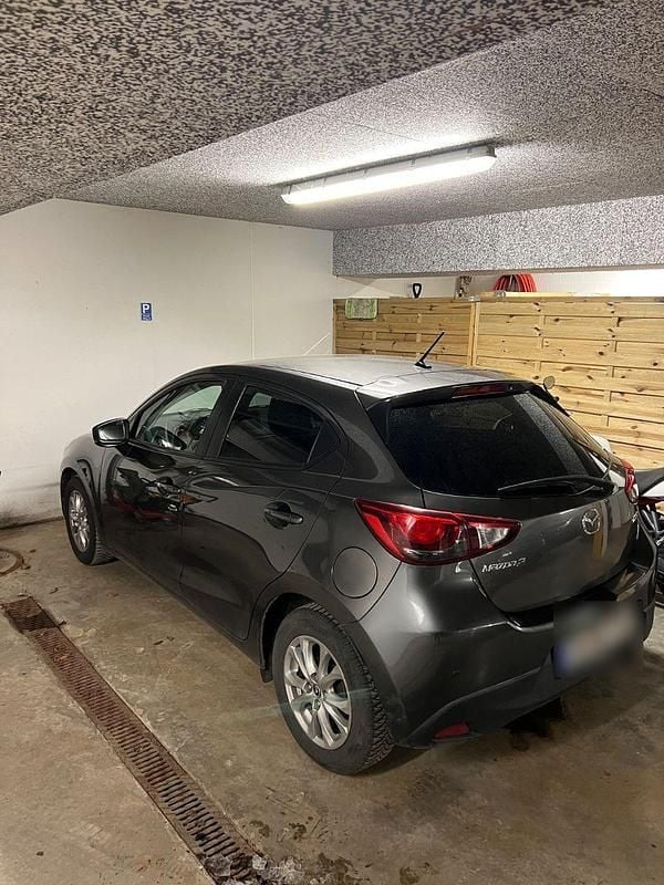 Grau Gebraucht 2018 Mazda 2 Exclusive Kleinwagen | 14.500 € (Fairer Preis) - Bild 1/4