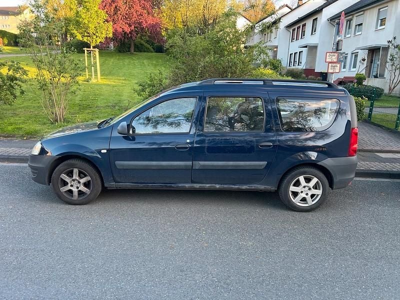 Second-hand Dacia Logan 85 CP (62 kW) 2011 Albastru Break