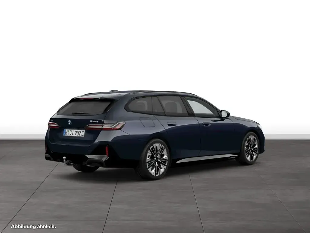 Gebraucht BMW 550e 489 PS (359 kW) 2025 Schwarz Kombi
