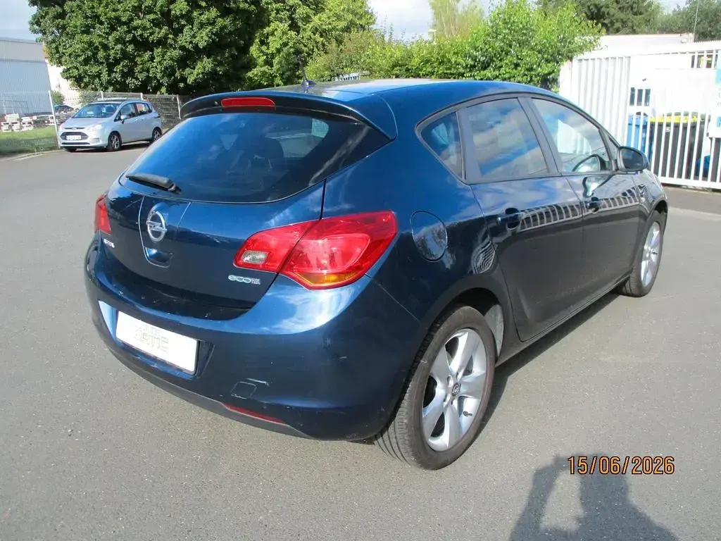 Gebraucht Opel Astra Design Edition 101 PS (74 kW) 2011 Ozean blau (p2) Limousine