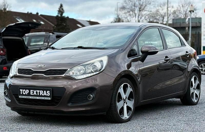 Gebraucht Kia Rio FIFA World Cup Edition 109 PS (80 kW) 2013 Braun Limousine