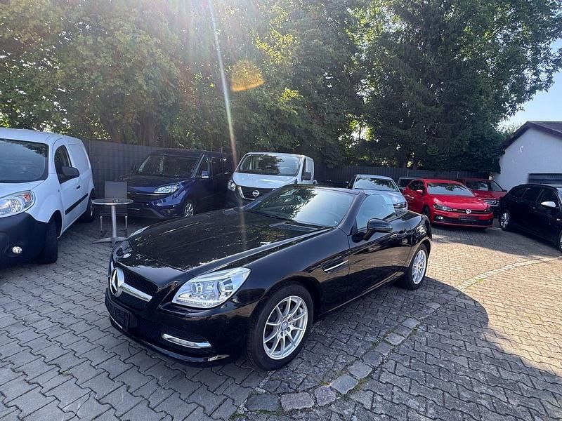 Schwarz Gebraucht 2011 Mercedes SLK200 Cabrio | 16.500 € (Fairer Preis) - Bild 1/4