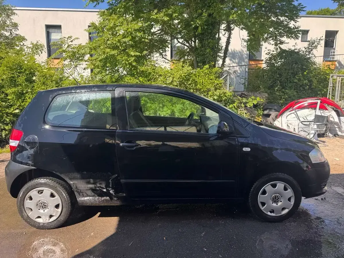 Gebraucht VW Fox Basis 54 PS (39 kW) 2008 Schwarz Kleinwagen