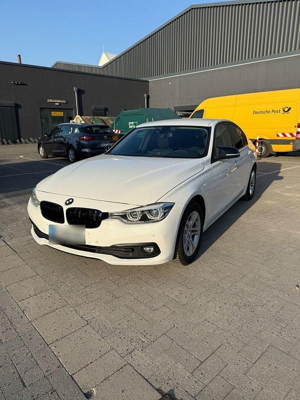 Gebraucht BMW 320 190 PS (139 kW) 2017 Weiß Limousine
