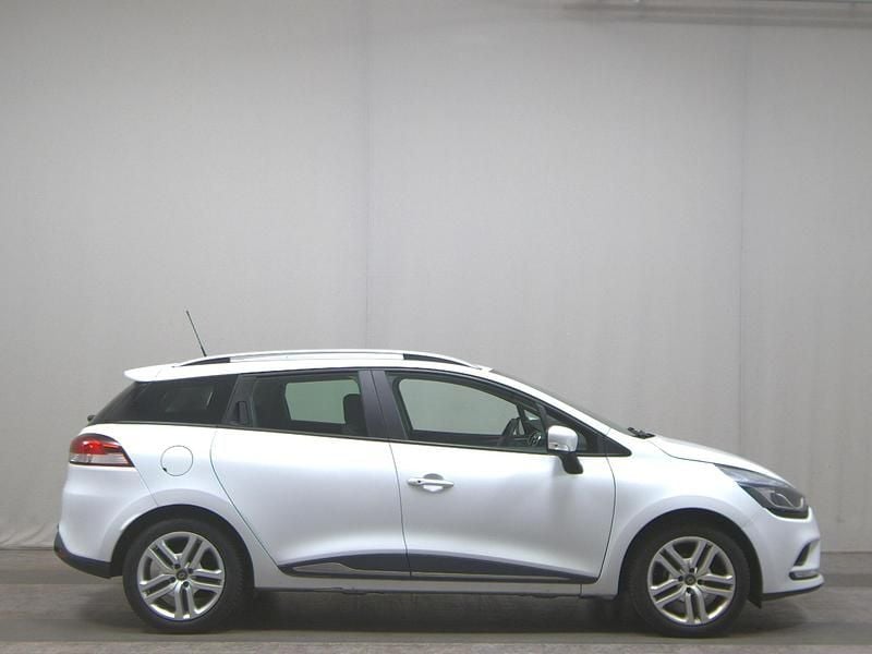 Weiss Gebraucht 2021 Renault Clio V Limousine | 9.280 € (Superpreis) - Bild 1/4