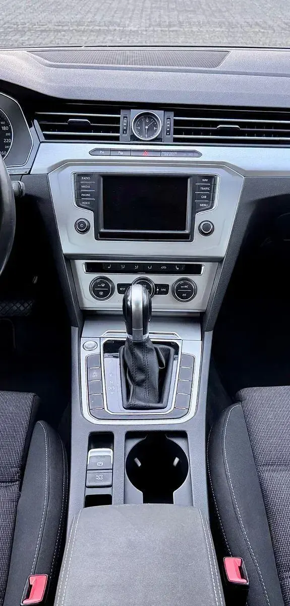 Gebraucht VW Passat 150 PS (110 kW) 2016 Grau Kombi