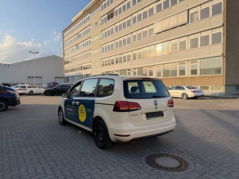 Gebraucht VW Sharan Trendline 150 PS (110 kW) 2019 Gelb Van / Kleinbus