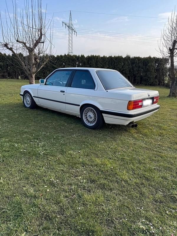 Gebraucht BMW 325 170 PS (125 kW) 1989 Weiß Coupé