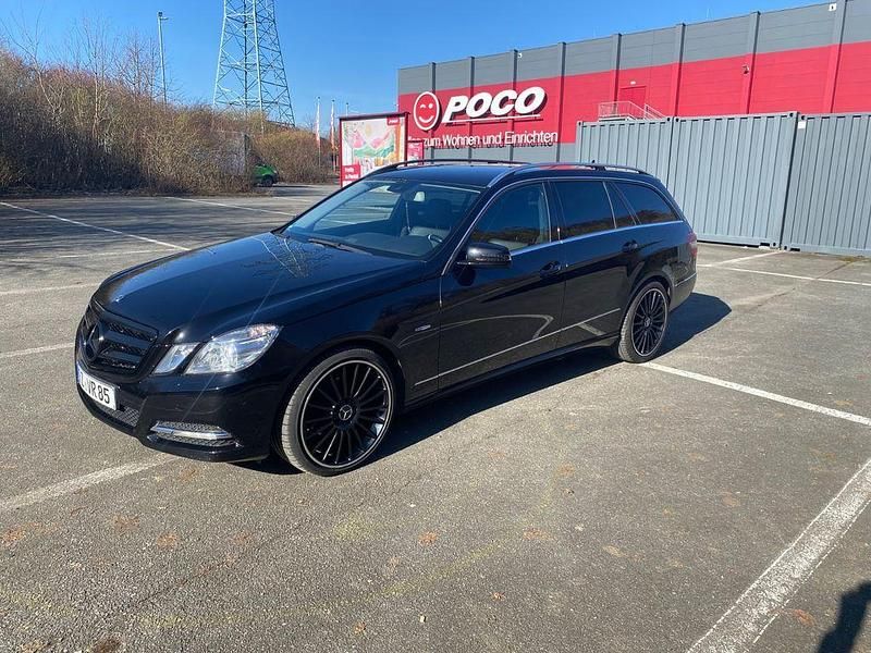 Gebraucht Mercedes E200 Avantgarde 184 PS (135 kW) 2011 Schwarz Limousine