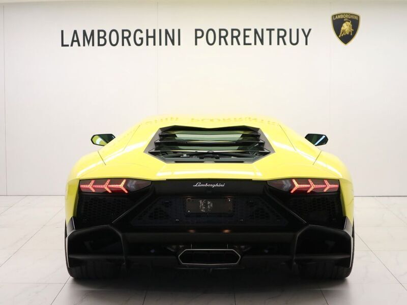 Usata Lamborghini Aventador 721 CV (530 kW) 2015 Giallo Coupé