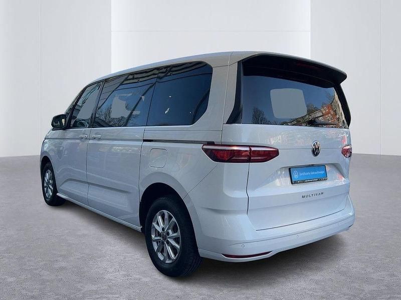 Gebraucht VW Multivan Basis 136 PS (100 kW) 2022 Candyweiß Van