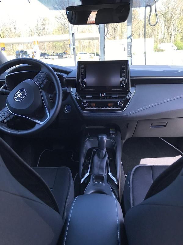 Gebraucht Toyota Corolla Hybrid 152 PS (111 kW) 2020 Weiß Limousine