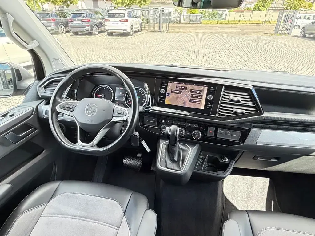 Gebraucht VW Multivan Generation Six 204 PS (150 kW) 2022 2farbenlackierung metallic Van / Kleinbus