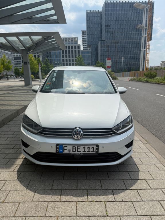 Weiß Gebraucht 2014 VW Golf Sportsvan Comfortline Van / Kleinbus | 9.200 € (Fairer Preis) - Bild 1/4