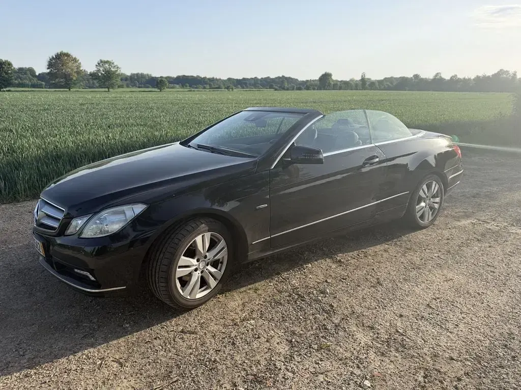 Gebraucht Mercedes E200 184 PS (135 kW) 2010 Schwarz Cabrio