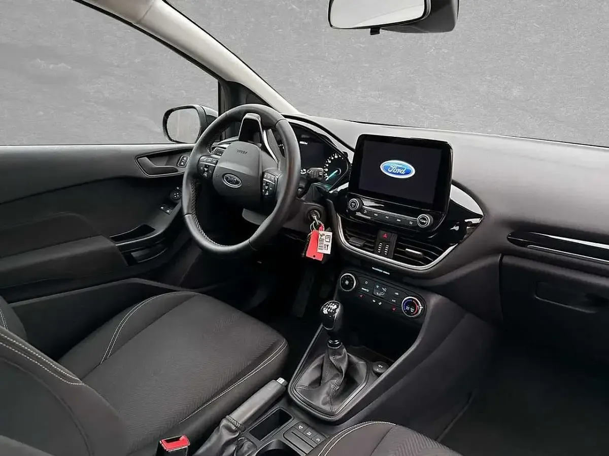 Second-hand Ford Fiesta Cool & Connect 101 CP (74 kW) 2022 Negru Berlinǎ