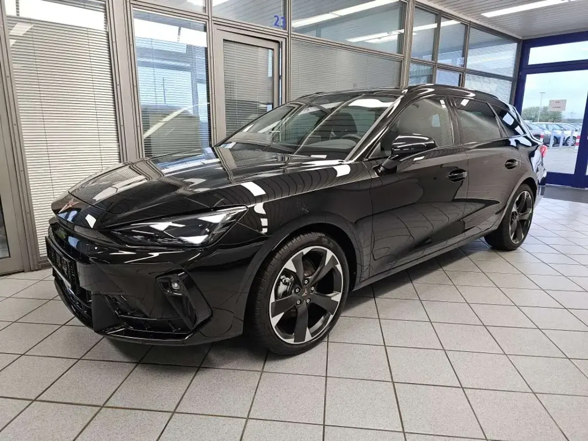 Neu Cupra Leon 150 PS (110 kW) 2026 Midnightschwarzmet. Kombi