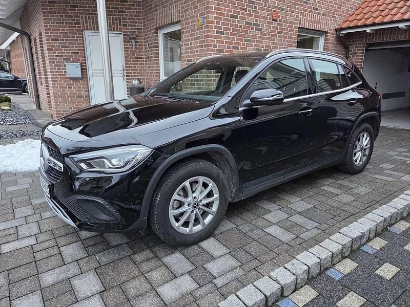 Gebraucht Mercedes GLA200 163 PS (119 kW) 2022 SUV