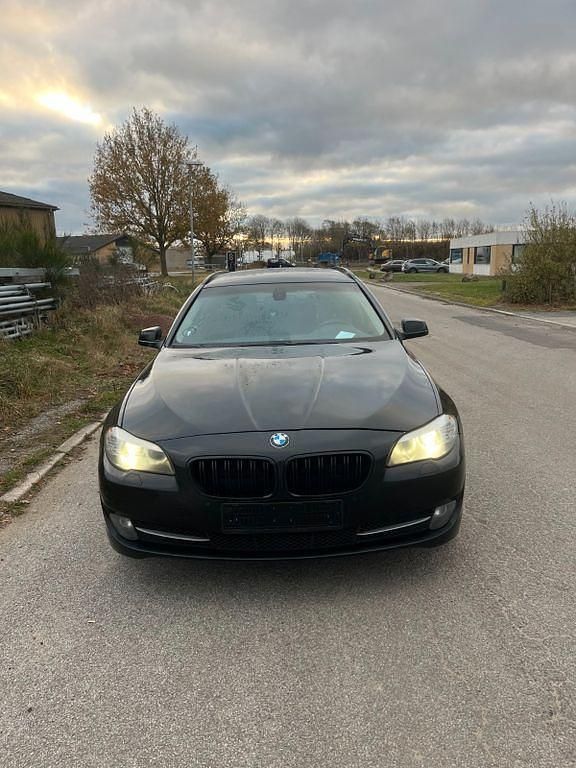 Gebraucht BMW 530 Performance 245 PS (180 kW) 2011 Schwarz Kombi
