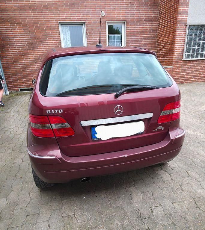Rot Gebraucht 2005 Mercedes B170 Van / Kleinbus | 2.800 € (Fairer Preis) - Bild 1/4