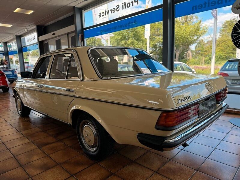Gebraucht Mercedes 240 72 PS (52 kW) 1978 Gelb Limousine