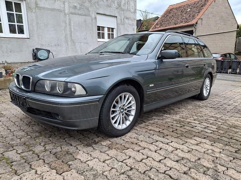 Grau Gebraucht 2003 BMW 525 Exclusive Kombi | 4.250 € (Fairer Preis) - Bild 1/4
