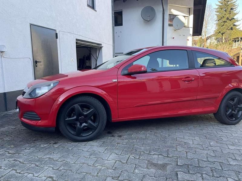 Gebraucht Opel Astra GTC Innovation 90 PS (66 kW) 2008 Rot Limousine