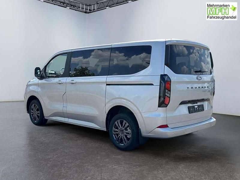 Neu Ford Tourneo Titanium 150 PS (110 kW) 2025 Moondust silver metallic Van / Kleinbus