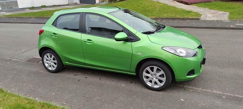 Gebraucht Mazda 2 Independence 75 PS (55 kW) 2010 Grün Kleinwagen