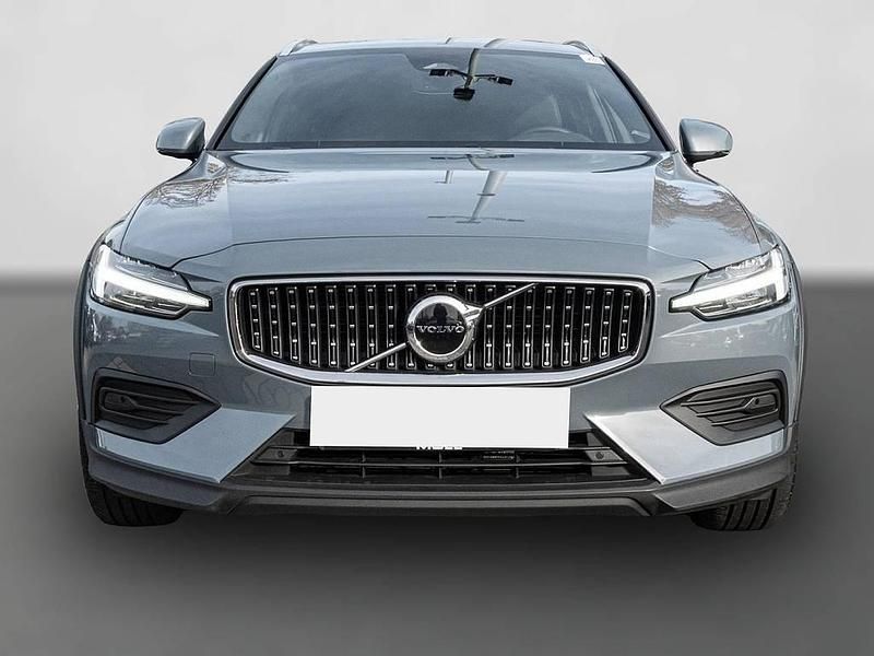 Gebraucht Volvo V60 CC Plus 197 PS (144 kW) 2023 Grau Kombi