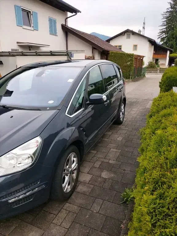 Gebraucht Ford S-MAX Trend 163 PS (119 kW) 2011 Grau Van / Kleinbus