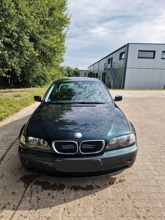 Grün Gebraucht 2003 BMW 316 Limousine | 1.900 € (Fairer Preis) - Bild 1/4
