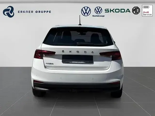 Gebraucht Skoda Fabia Active 80 PS (58 kW) 2023 Candyweiß Kleinwagen