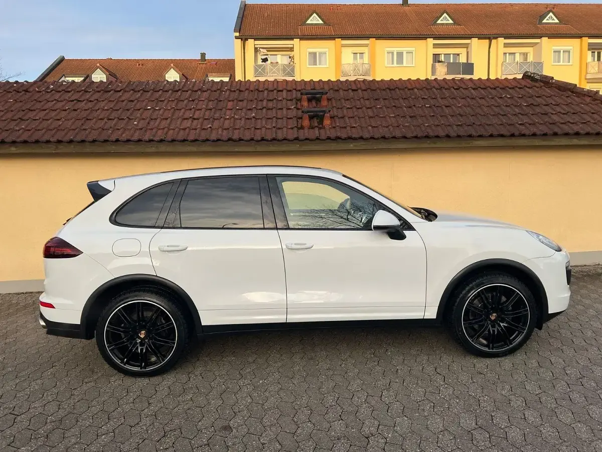 Używany Porsche Cayenne 262 KM (192 kW) 2015 Biały SUV